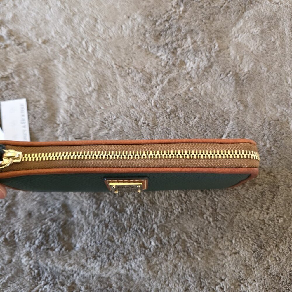 Dooney & Bourke Pebble Grain Zip Clutch Wristlet Wallet Forest Green NWT - Picture 12 of 14
